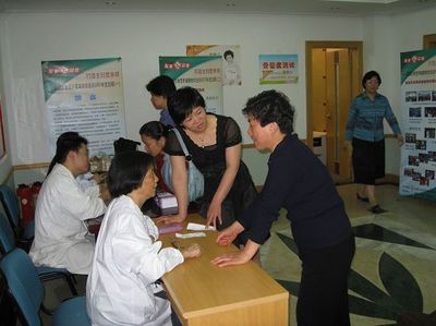 心系女性，關(guān)愛(ài)家庭 營(yíng)養(yǎng)健康教育活動(dòng)順利啟動(dòng)并開(kāi)展現(xiàn)場(chǎng)咨詢(xún)